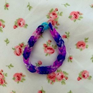 Cute Rainbow Loom Bracelet!!! Perfect for Era’s Tour!!!